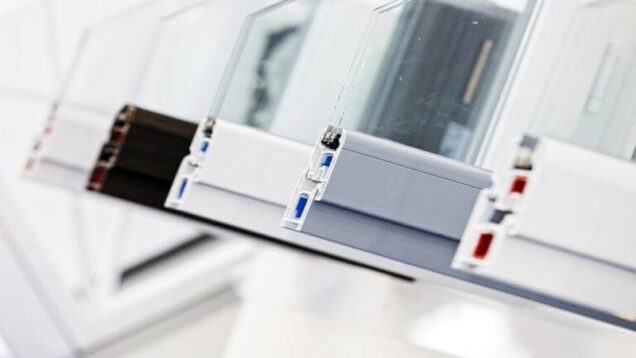 Linha de Perfis de Alumínio para Vidro Temperado